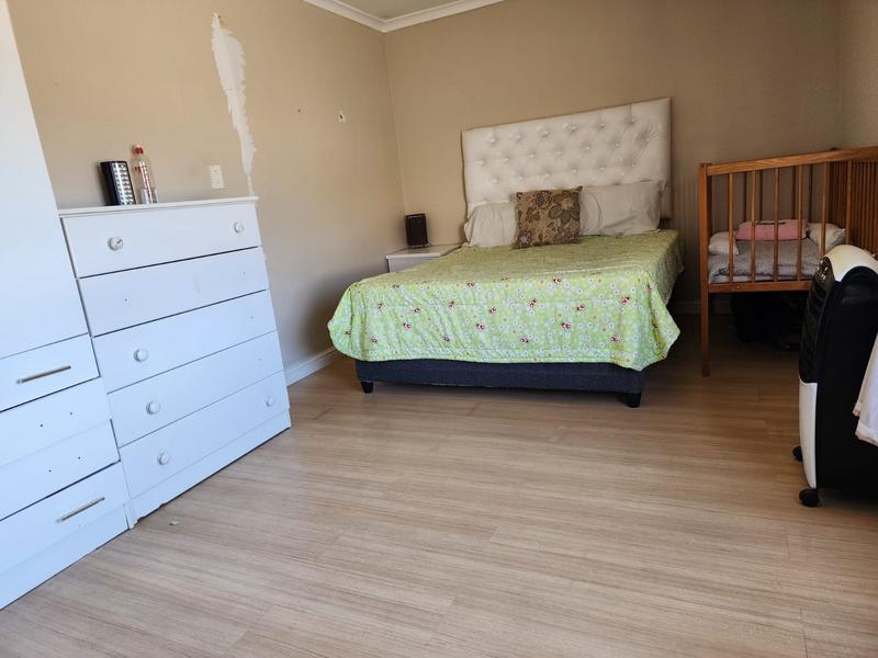 6 Bedroom Property for Sale in Grassy Park Western Cape